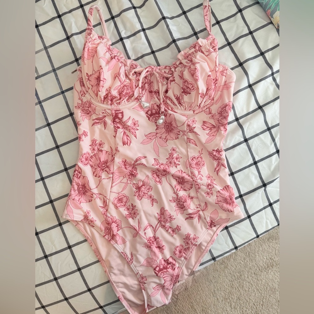 Cupshe Pink Floral women’s bathing suit